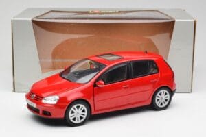 Volkswagen Golf Mk5 4-Door Tornado Червен Bburago 1:18 GOLF001 Метал — снимка 8 от 8