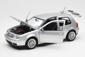 Volkswagen Golf Mk5 GTI Сребрист Norev 1:18 188570 Метал — снимка 2 от 8