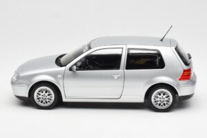 Volkswagen Golf Mk5 GTI Сребрист Norev 1:18 188570 Метал — снимка 4 от 8