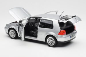 Volkswagen Golf Mk5 GTI Сребрист Norev 1:18 188570 Метал — снимка 5 от 8