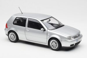 Volkswagen Golf Mk5 GTI Сребрист Norev 1:18 188570 Метал — снимка 6 от 8