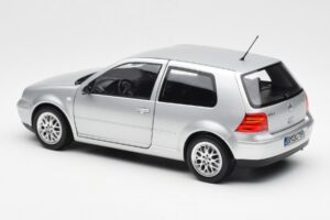 Volkswagen Golf Mk5 GTI Сребрист Norev 1:18 188570 Метал — снимка 7 от 8