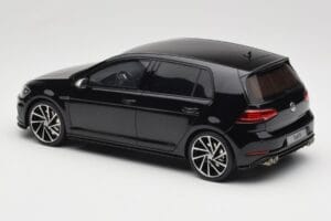 Volkswagen Golf R Mk7 Deep Black Otto 1:18 OT417 Смола — снимка 5 от 6