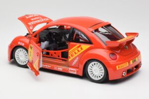 Volkswagen New Beetle Cup Bburago 1:18 3329 Метал — снимка 5 от 8