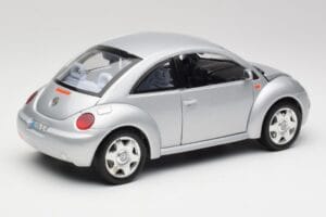 Volkswagen New Beetle Reflex Сребрист Металик Bburago 1:18 3322 Метал — снимка 3 от 8