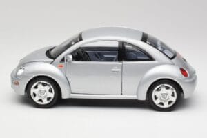 Volkswagen New Beetle Reflex Сребрист Металик Bburago 1:18 3322 Метал — снимка 4 от 8