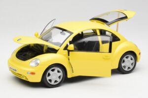 Volkswagen New Beetle Жълт Maisto 1:18 37800-M4 Метал — снимка 2 от 8