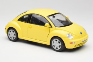 Volkswagen New Beetle Жълт Maisto 1:18 37800-M4 Метал — снимка 6 от 8