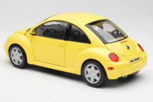 Volkswagen New Beetle Жълт Maisto 1:18 37800-M4 Метал — снимка 7 от 8