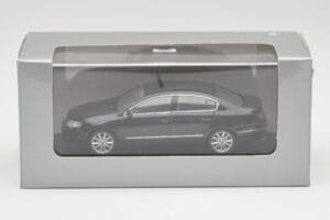 Volkswagen Passat B6 Sedan Shadow Синьо Metallic Minichamps 1:43 PASSAT001 Метал — снимка 3 от 3