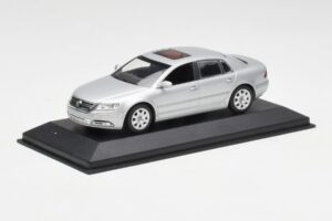 Volkswagen Phaeton Сребрист Minichamps 1:43 3D0099300A Метал — снимка 2 от 4
