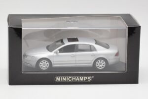 Volkswagen Phaeton Сребрист Minichamps 1:43 3D0099300A Метал — снимка 4 от 4