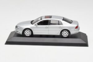 Volkswagen Phaeton Сребрист Minichamps 1:43 3D0099300A Метал