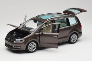 Volkswagen Sharan 7N Дъбово Кафяво Металик Minichamps 1:18 110051001 Метал — снимка 2 от 8
