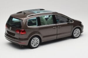 Volkswagen Sharan 7N Дъбово Кафяво Металик Minichamps 1:18 110051001 Метал — снимка 3 от 8