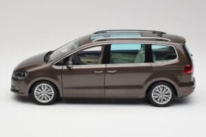 Volkswagen Sharan 7N Дъбово Кафяво Металик Minichamps 1:18 110051001 Метал — снимка 4 от 8