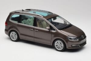 Volkswagen Sharan 7N Дъбово Кафяво Металик Minichamps 1:18 110051001 Метал — снимка 6 от 8