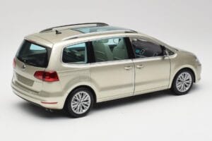 Volkswagen Sharan 7N Reflex Сребърно Металик Minichamps 1:18 110051002 Метал — снимка 3 от 8