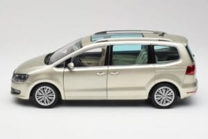 Volkswagen Sharan 7N Reflex Сребърно Металик Minichamps 1:18 110051002 Метал — снимка 4 от 8