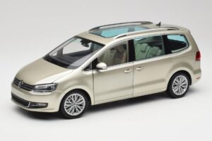 Volkswagen Sharan 7N Reflex Сребърно Металик Minichamps 1:18 110051002 Метал