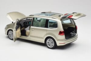 Volkswagen Sharan 7N Reflex Сребърно Металик Minichamps 1:18 110051002 Метал — снимка 5 от 8