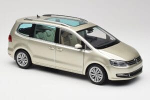 Volkswagen Sharan 7N Reflex Сребърно Металик Minichamps 1:18 110051002 Метал — снимка 6 от 8