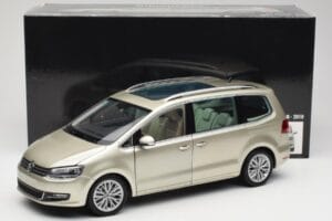 Volkswagen Sharan 7N Reflex Сребърно Металик Minichamps 1:18 110051002 Метал — снимка 8 от 8