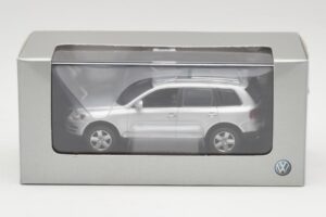 Volkswagen Touareg Reflex Сребрист Minichamps 1:43 68625 Метал — снимка 4 от 4