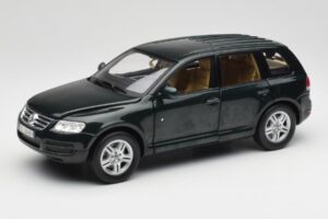 Volkswagen Touareg V10 TDI Canyon Green Bburago 1:18 34911-V1 Метал