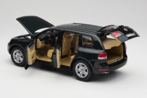 Volkswagen Touareg V10 TDI Canyon Green Bburago 1:18 34911-V1 Метал — снимка 5 от 8