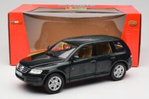 Volkswagen Touareg V10 TDI Canyon Green Bburago 1:18 34911-V1 Метал — снимка 8 от 8