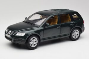 Volkswagen Touareg V10 TDI Reed Green Metallic Bburago 1:18 34911 Метал