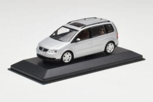 Volkswagen Touran Reflex Сребрист Minichamps 1:43 TOURAN001 Метал — снимка 2 от 4