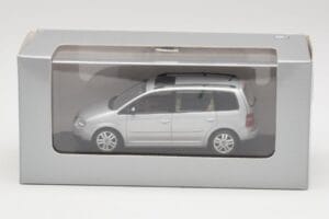 Volkswagen Touran Reflex Сребрист Minichamps 1:43 TOURAN001 Метал — снимка 4 от 4
