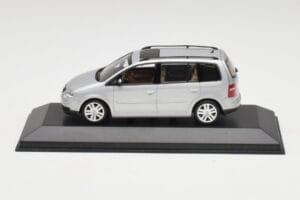 Volkswagen Touran Reflex Сребрист Minichamps 1:43 TOURAN001 Метал