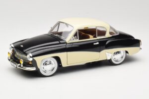 Wartburg 311 Coupe Черен & Бежов Revell 1:18 8419 Метал