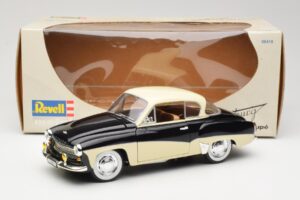 Wartburg 311 Coupe Черен & Бежов Revell 1:18 08419 Метал — снимка 8 от 8