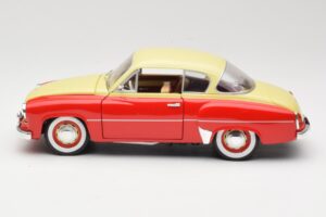 Wartburg 311 Coupe Червен & Бежов Revell 1:18 8418 Метал — снимка 4 от 8