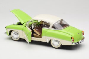 Wartburg 313 Пастелно Зелено върху Бежово Revell 1:18 9018 Метал — снимка 5 от 8