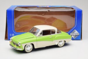 Wartburg 313 Пастелно Зелено върху Бежово Revell 1:18 9018 Метал — снимка 8 от 8
