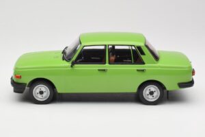 Wartburg 353 Зелен MCG 1:18 MCG18062 Метал — снимка 3 от 6
