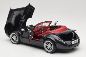 Wiesmann Roadster MF Carbon Black Revell 1:18 WIESMANN001 Метал — снимка 8 от 9