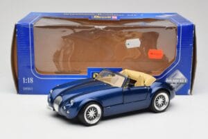 Wiesmann Roadster MF3 Син Revell 1:18 08861 Метал — снимка 8 от 8