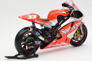 Yamaha YZR-M1 Gauloises Fortuna Yamaha #7 C. Checa MotoGP 2004 Minichamps 1:12 122043007 Метал — снимка 3 от 6