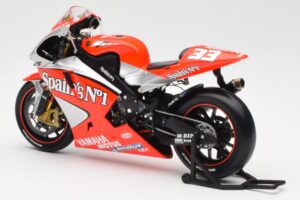 Yamaha YZR-M1 Gauloises Fortuna Yamaha #7 C. Checa MotoGP 2004 Minichamps 1:12 122043007 Метал — снимка 5 от 6