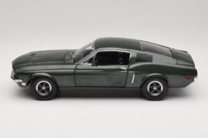 Ford Mustang GT Bullitt с Фигурка на Steve McQueen Greenlight 1:18 12885 Метал — снимка 4 от 8