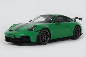 Porsche 911 992.2 GT3 Weissach Package Python Green GT Spirit 1:18 Porsche 911 992.2 GT3 Weissach Package Python Green GT Spirit 1:18 GT576 Смола