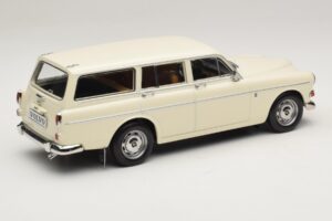 Volvo Amazon Комби Pearl White Norev 1:18 188750 Метал — снимка 2 от 6