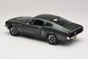 Ford Mustang GT Bullitt с Фигурка на Steve McQueen Greenlight 1:18 12885 Метал — снимка 7 от 8