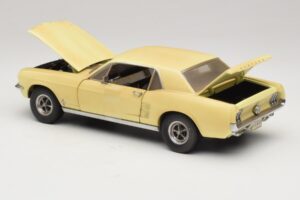 Ford Mustang Coupe Жълт The Walking Dead Greenlight 1:18 12958 Метал — снимка 5 от 8
